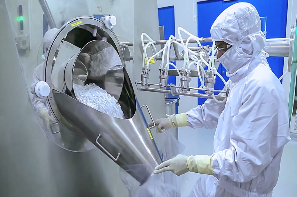 pharmaceutical manufacturing - Complete Calibration Services Modern pharmaceutical cleanroom facility with controlled environment and monitoring systems